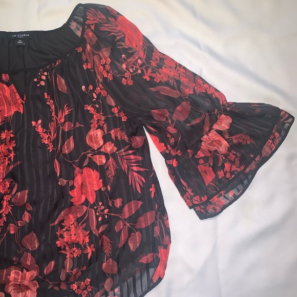 I.N. Studio 2X bell sleeve blouse black and red - Picture 4 of 8